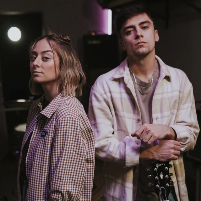 La Feria es un proyecto que surgió en julio de 2020 entre un par de hermanos que aman la música y comenzaron a escribir canciones juntos. Este dúo está compuesto por Agustina (Agus) y Federico (Fede), originarios de San Nicolás, en la provincia de Buenos Aires, Argentina. Nacieron en una familia musical y ésta es una herencia que cargan con orgullo, ambos son talentosos tanto en la composición como en la interpretación musical. Tienen como debut el lanzamiento del sencillo «Libertad», una alegre declaración de nueva vida y salvación, inspirada en la experiencia de quien se acerca a Jesús por primera vez y le reconoce como Señor y Salvador. Con sus canciones buscan extenderse hacia la juventud con el mensaje del Evangelio y también involucrar a sus oyentes en la adoración. @laferiaoficial
